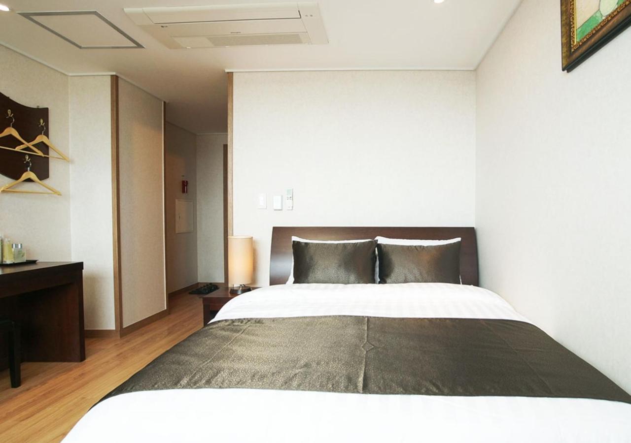 Iris Hotel Szogüpho Kültér fotó