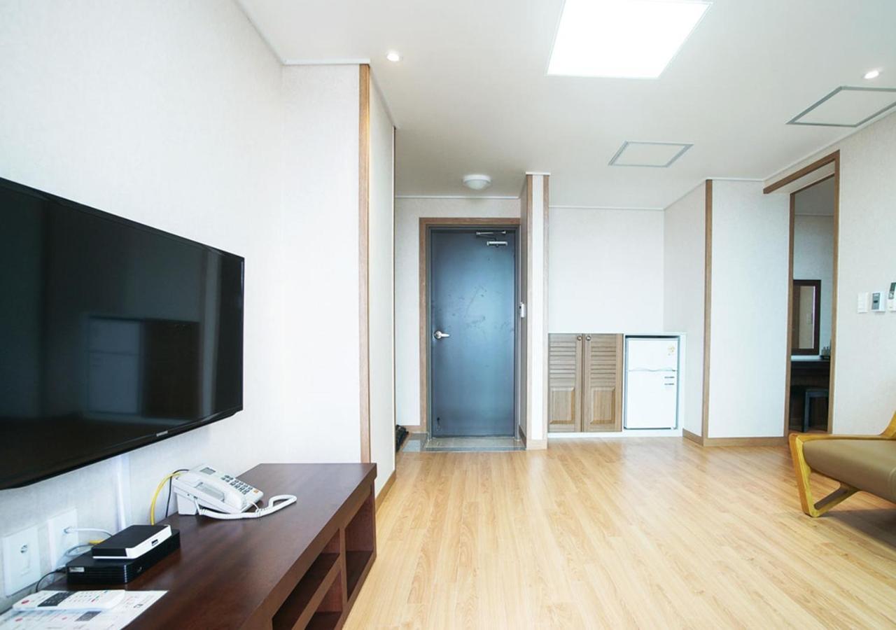 Iris Hotel Szogüpho Kültér fotó
