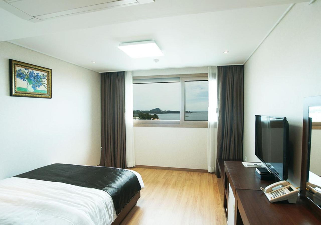 Iris Hotel Szogüpho Kültér fotó