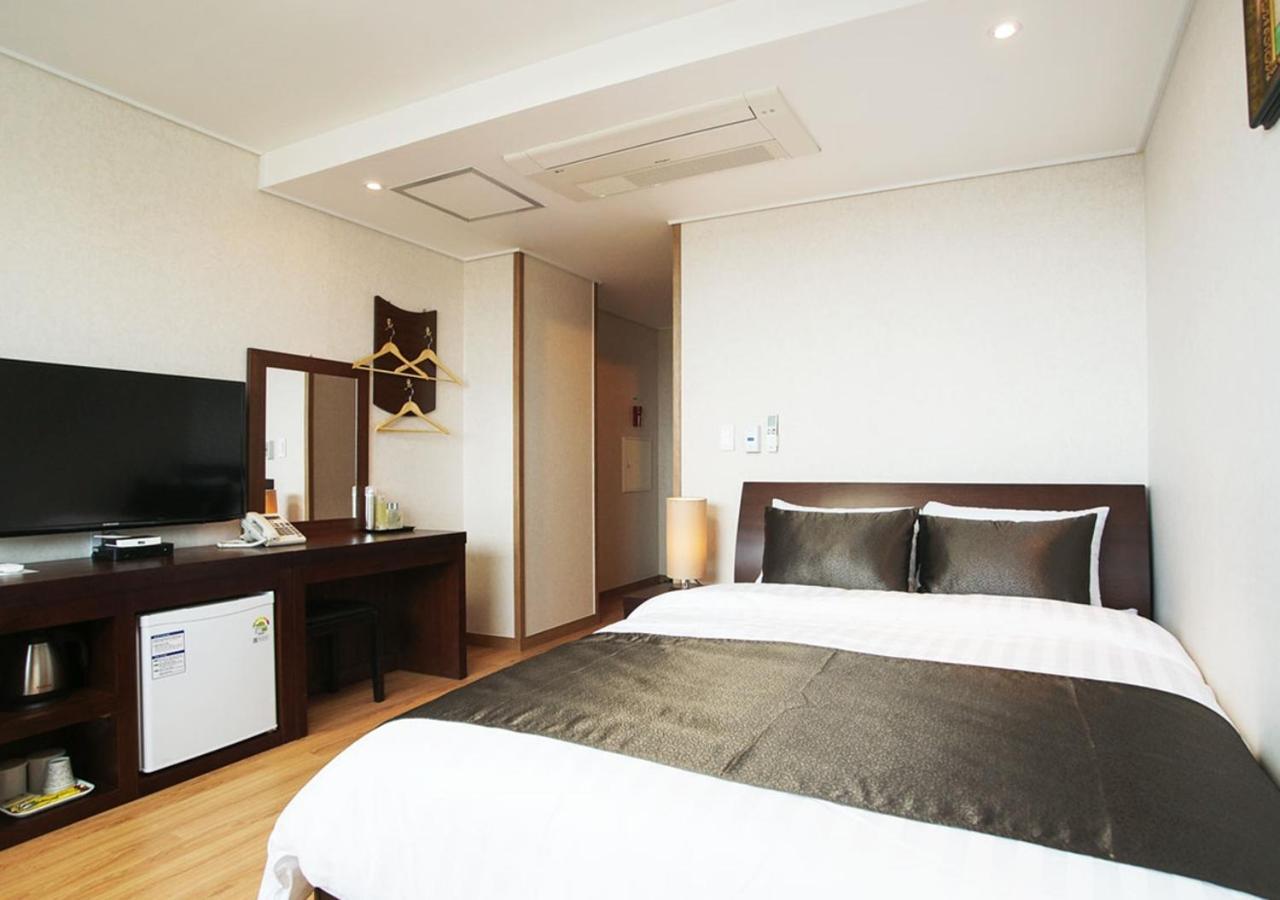 Iris Hotel Szogüpho Kültér fotó